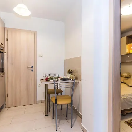 1 Bedroom Gorgeous In Fiume