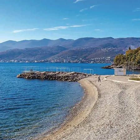 1 Bedroom Gorgeous In Daire Rijeka