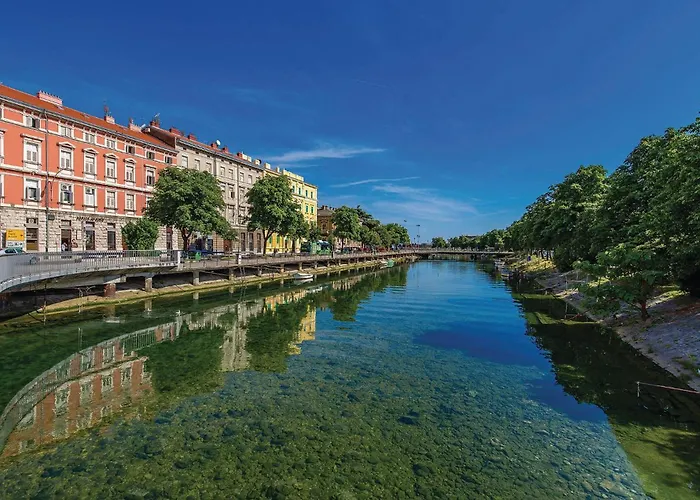 1 Bedroom Gorgeous In Apartament Rijeka
