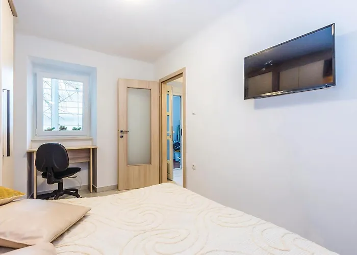 Apartament 1 Bedroom Gorgeous In Rijeka