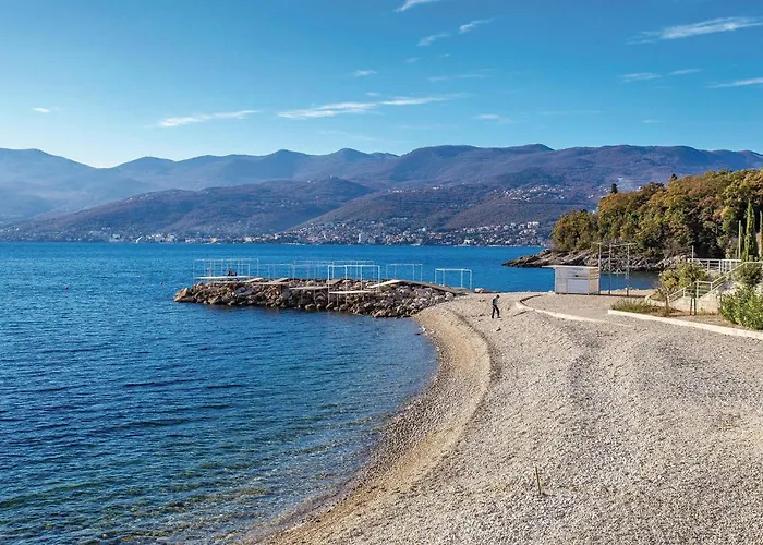 1 Bedroom Gorgeous In Apartament Rijeka