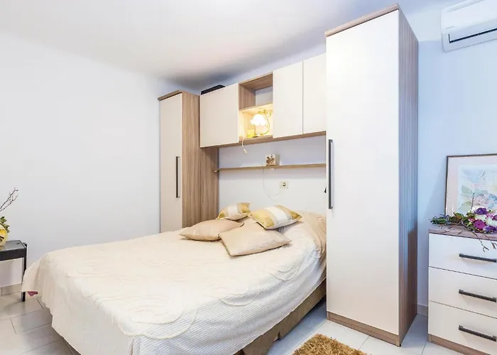 1 Bedroom Gorgeous In Apartament *