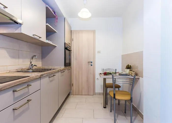 1 Bedroom Gorgeous In Apartament *